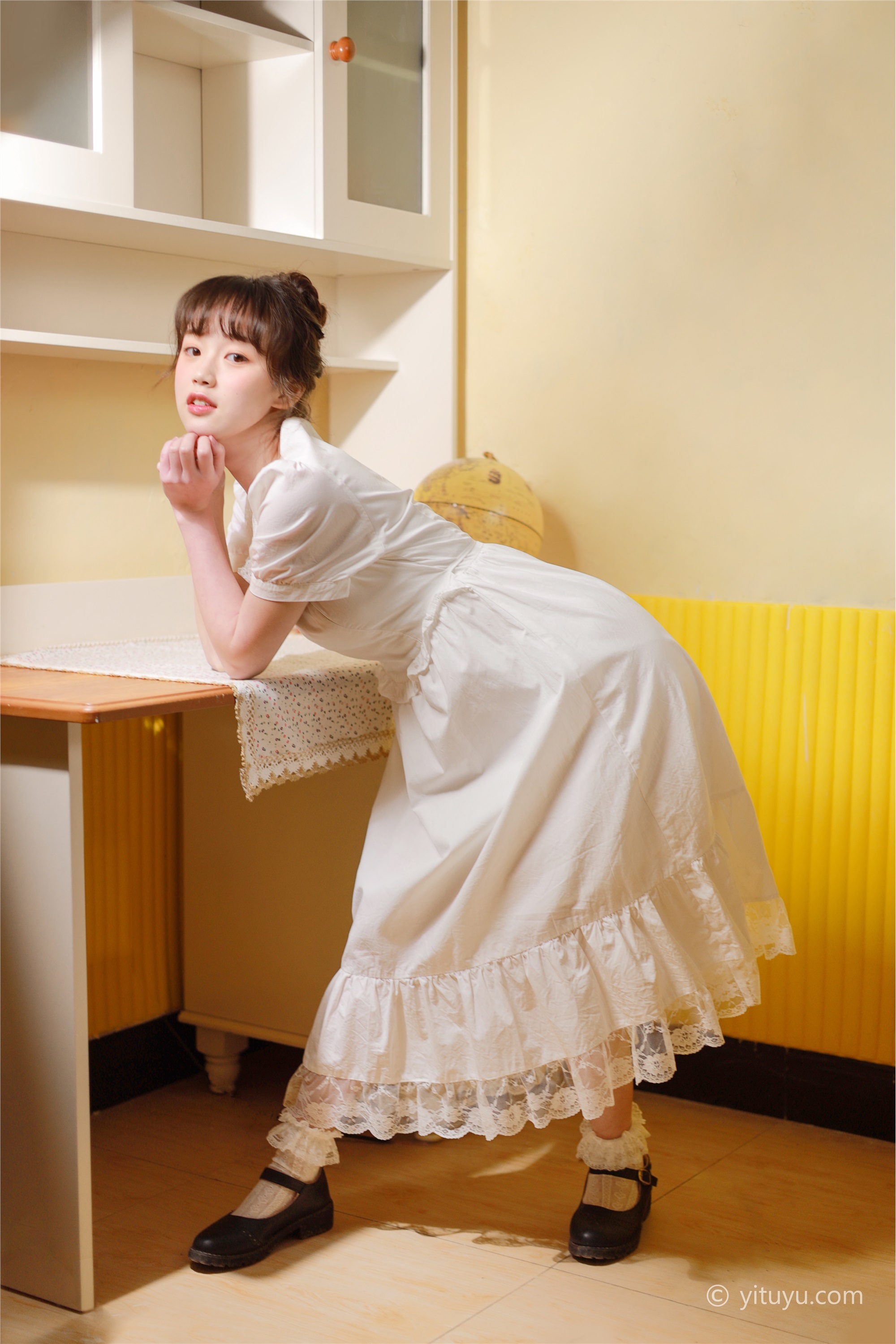 YITUYU 艺图语 2021.04.23 放学后 柚子